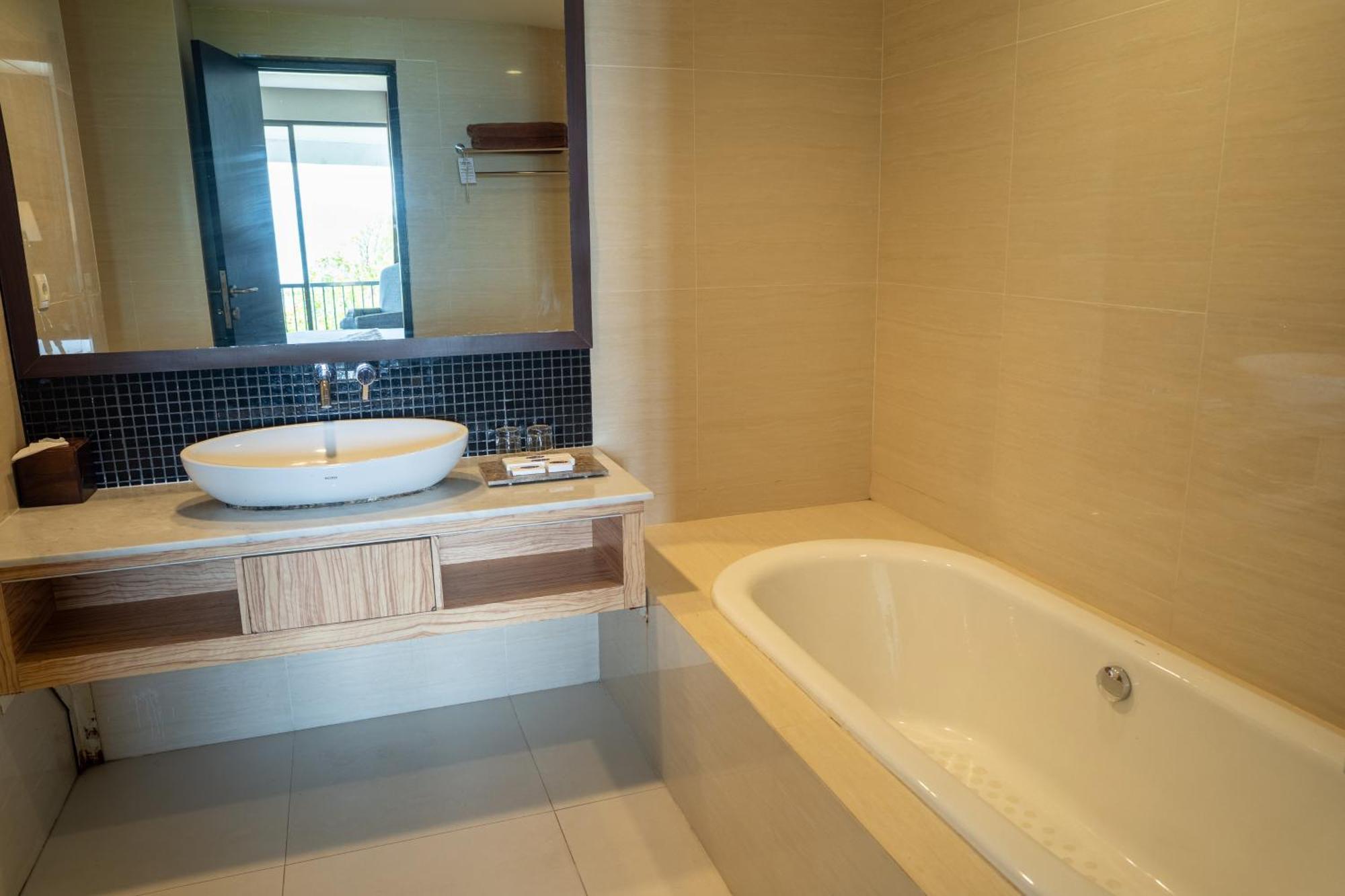 Estrella Hotel & Conference Luwuk Εξωτερικό φωτογραφία
