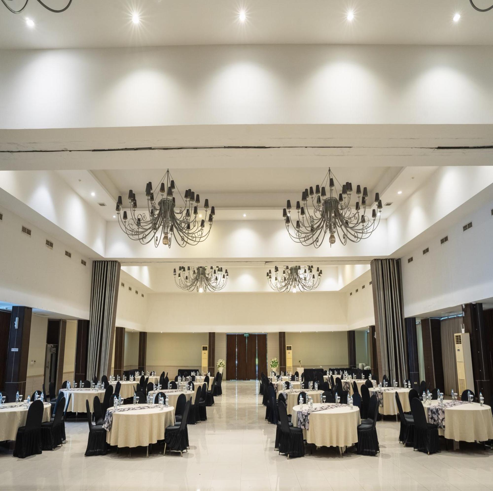 Estrella Hotel & Conference Luwuk Εξωτερικό φωτογραφία