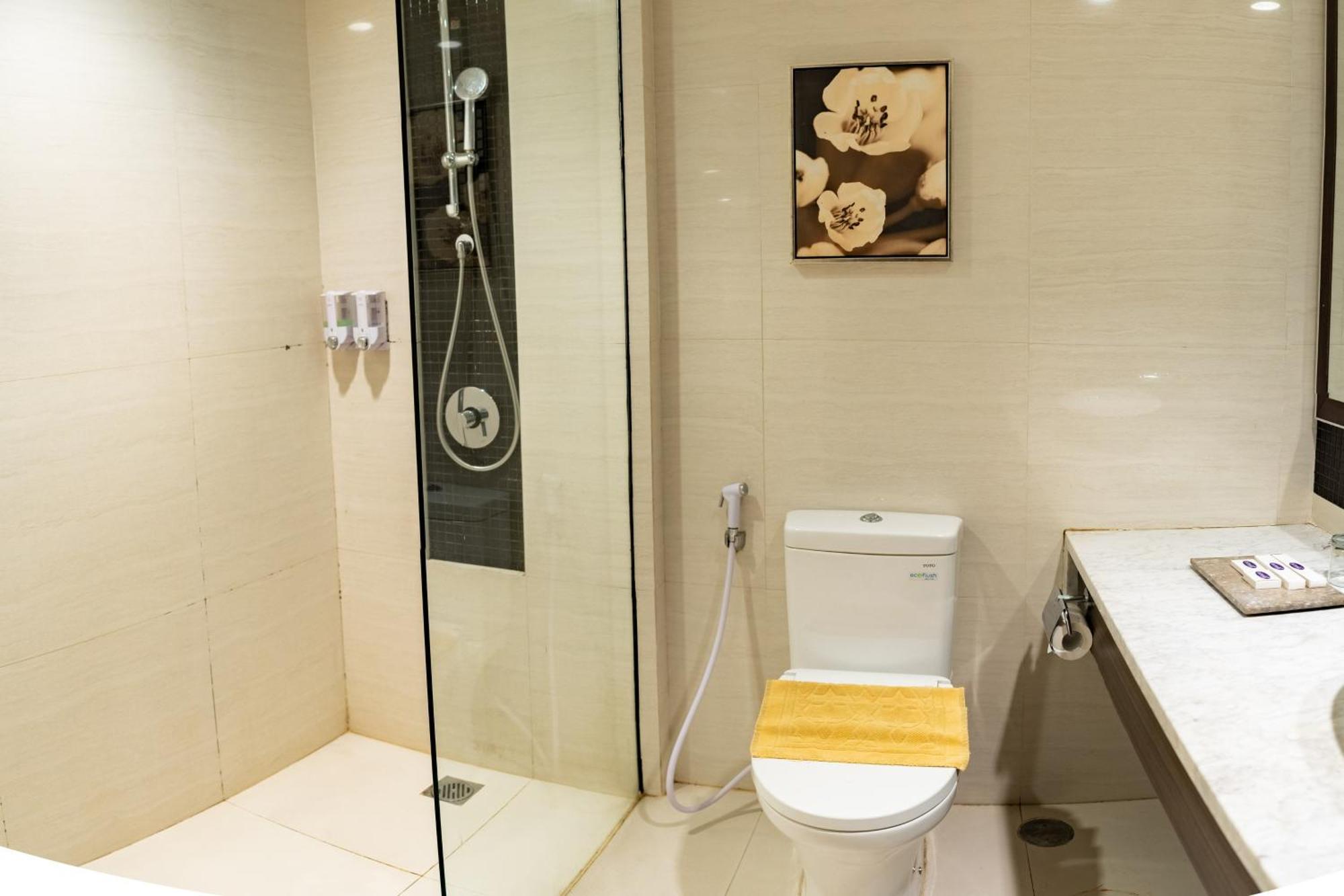 Estrella Hotel & Conference Luwuk Εξωτερικό φωτογραφία